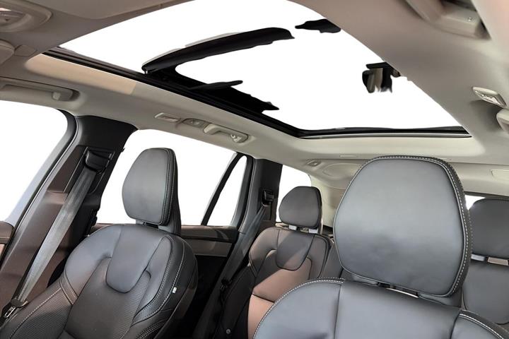 Hvid Volvo XC90 fra 2026