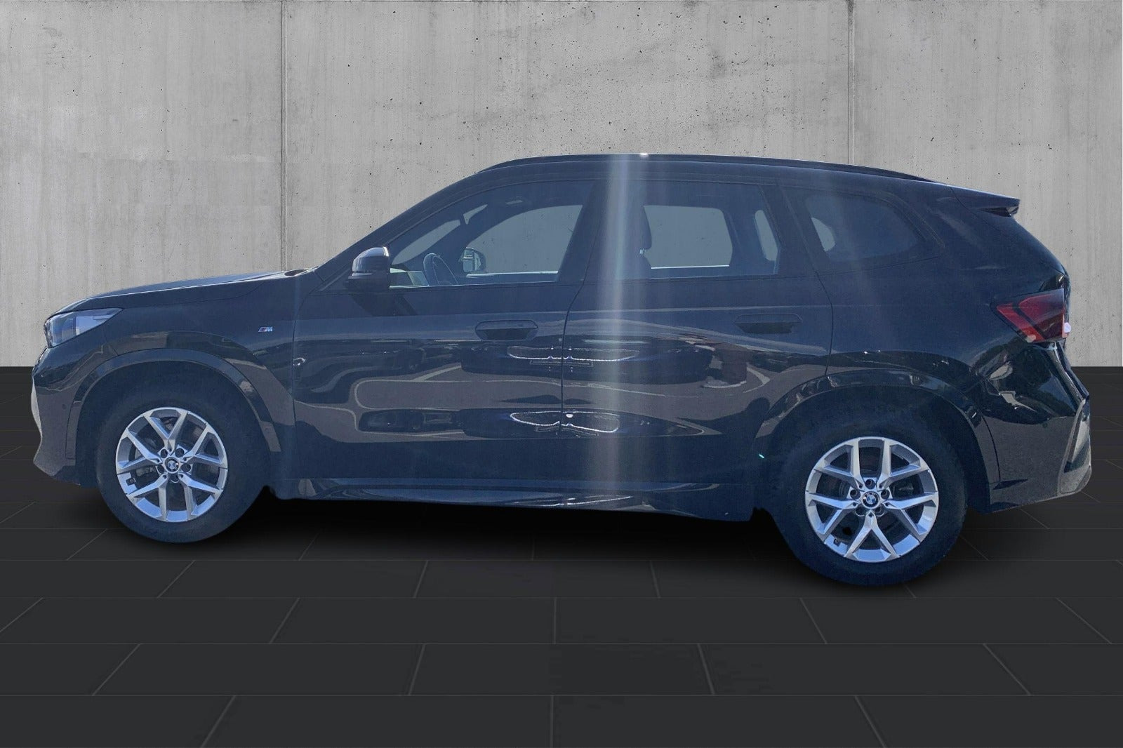 Sort BMW iX1 fra 2025