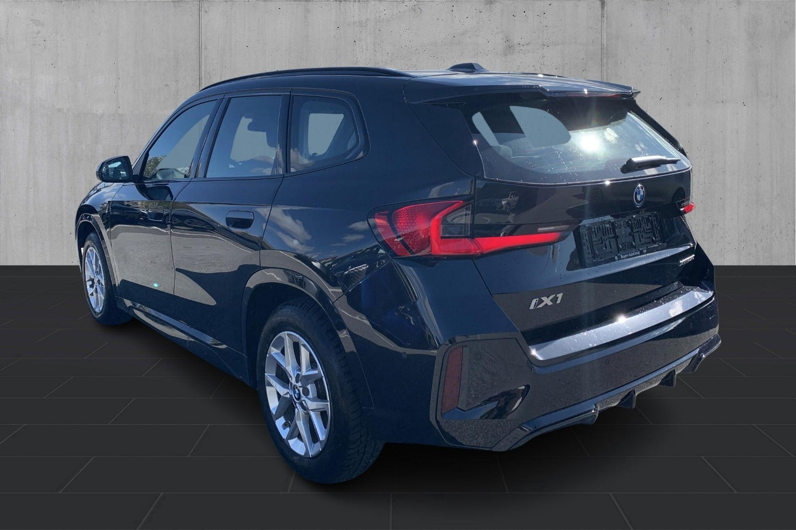 Sort BMW iX1 fra 2025