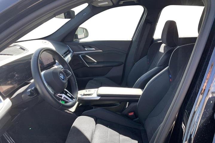 Sort BMW iX1 fra 2025