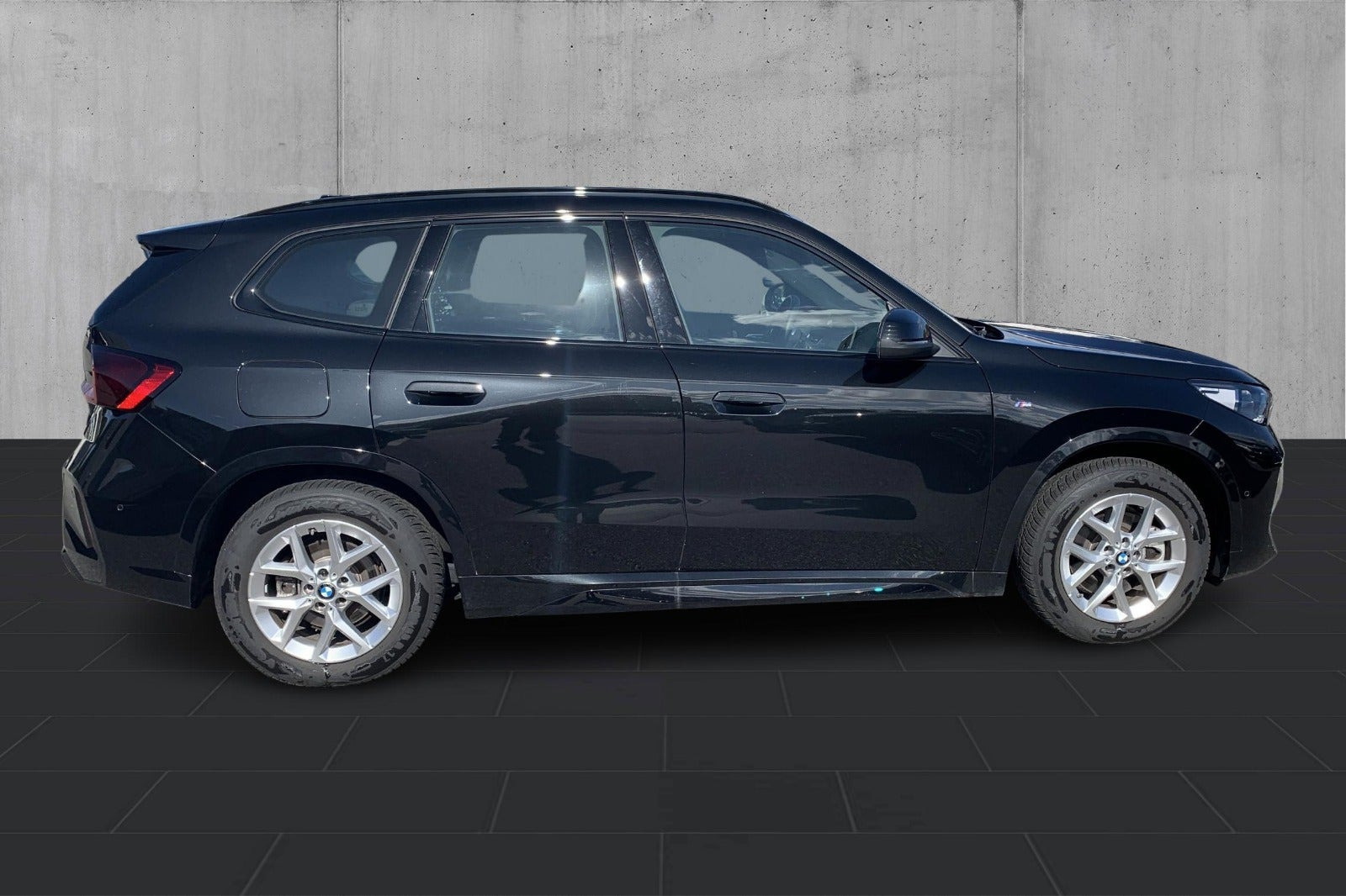 Sort BMW iX1 fra 2025