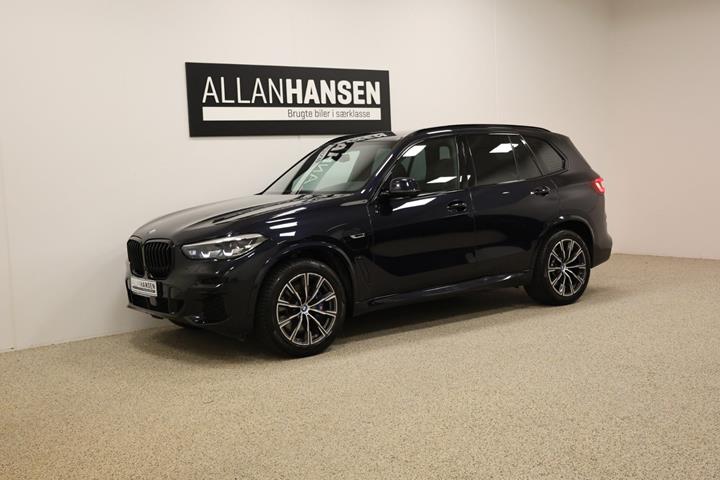 Sort BMW X5 fra 2022 set udefra
