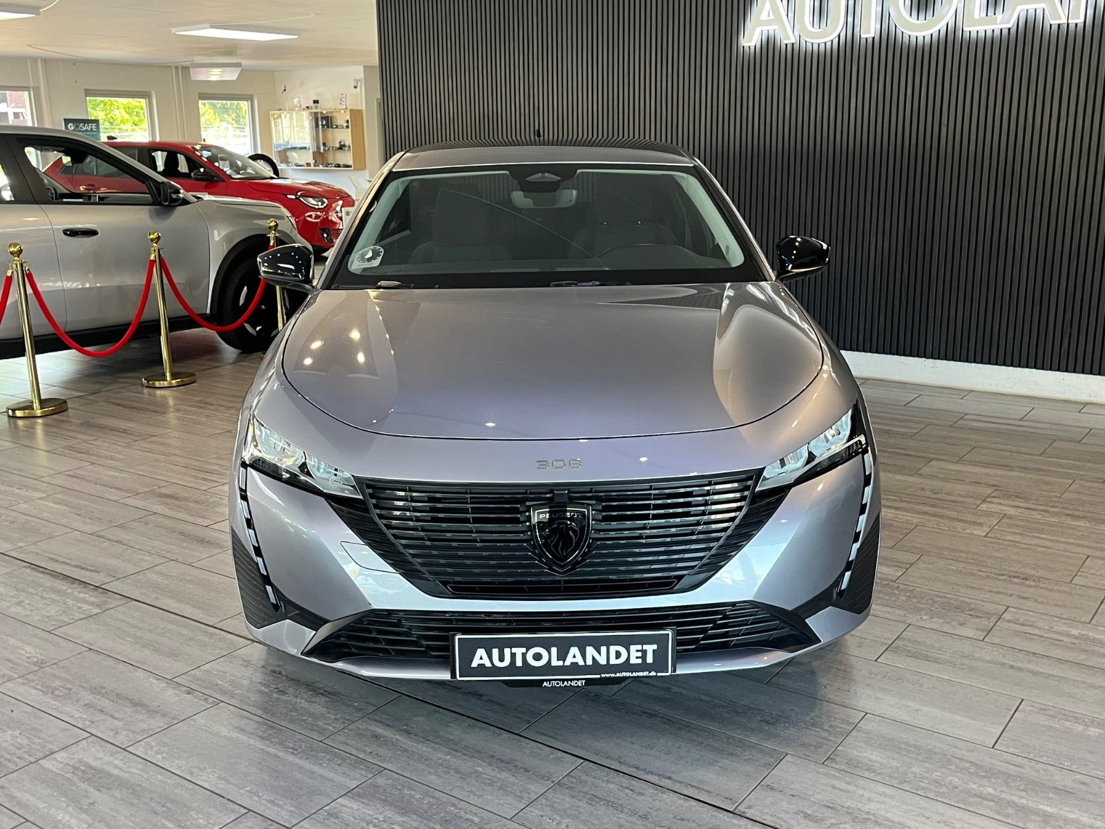 Grå Peugeot E-308 fra 2025