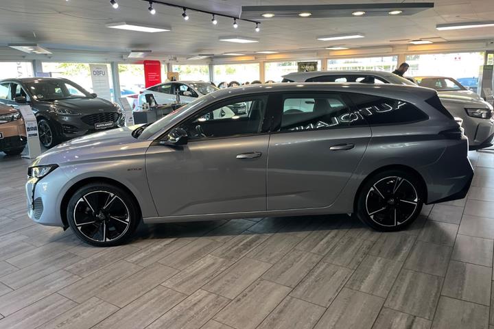 Grå Peugeot E-308 fra 2025