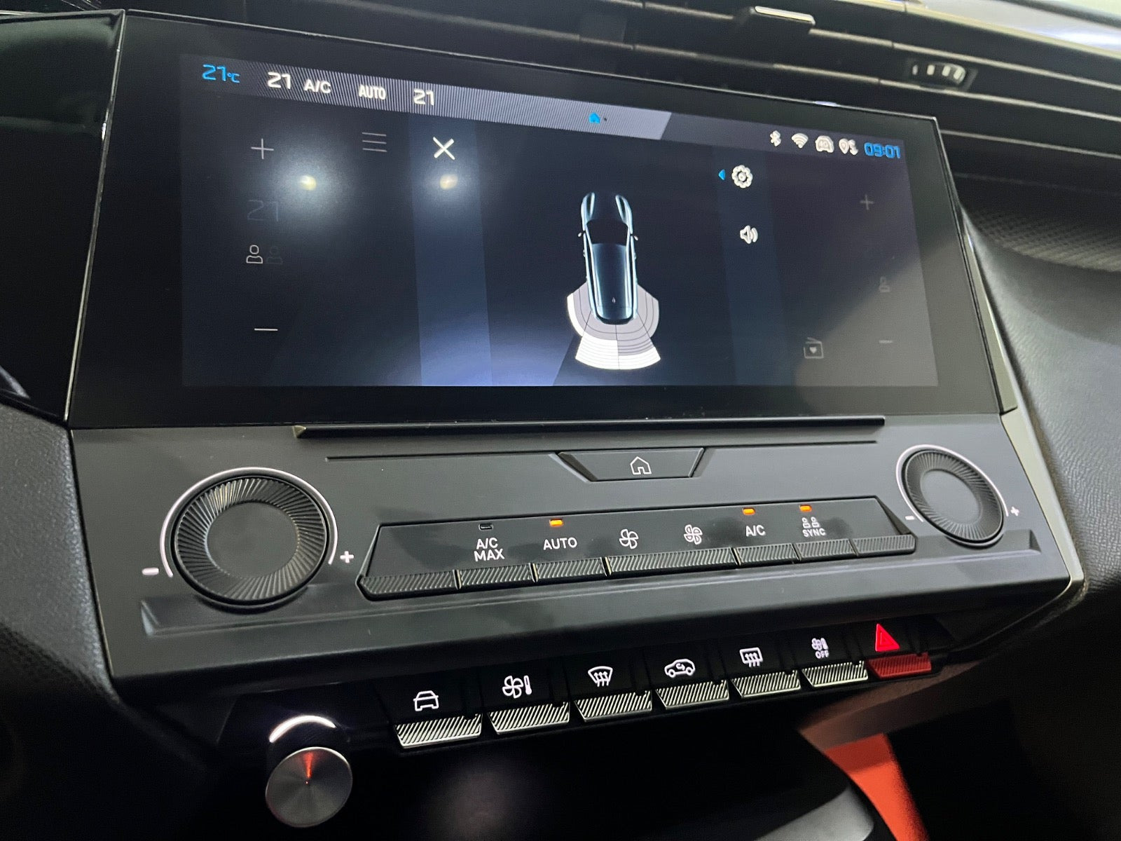 Grå Peugeot E-308 fra 2025
