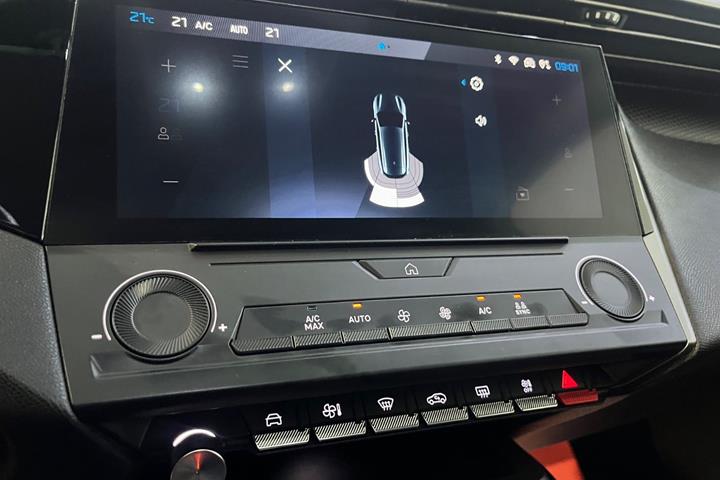 Grå Peugeot E-308 fra 2025