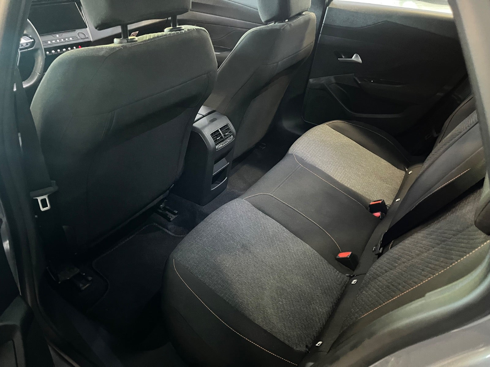 Grå Peugeot E-308 fra 2025