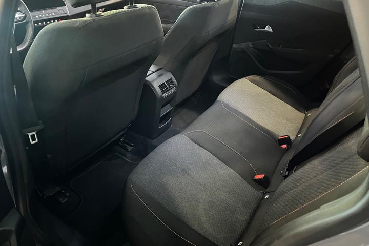 Grå Peugeot E-308 fra 2025
