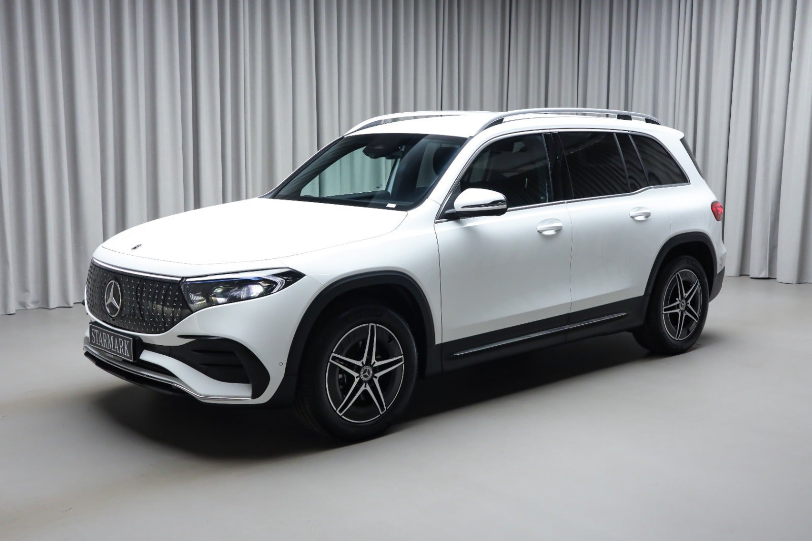 Hvid Mercedes EQB250+ fra 2025