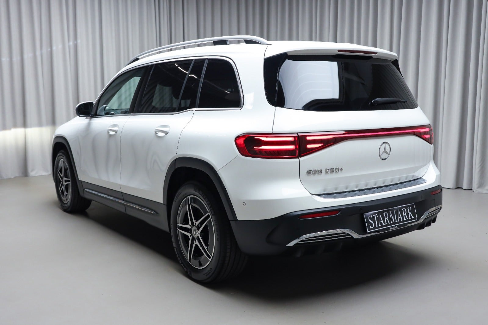 Hvid Mercedes EQB250+ fra 2025