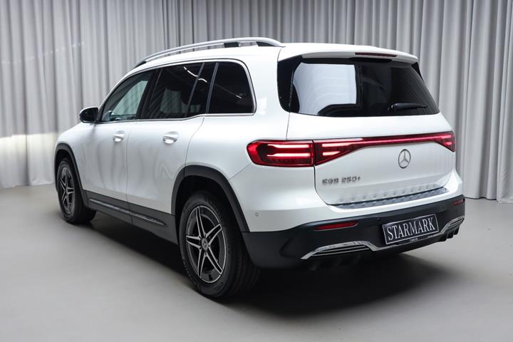 Hvid Mercedes EQB250+ fra 2025