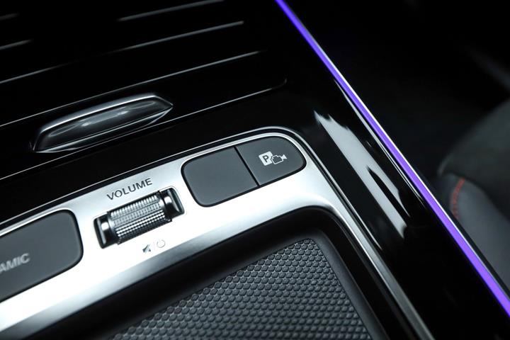 Hvid Mercedes EQB250+ fra 2025