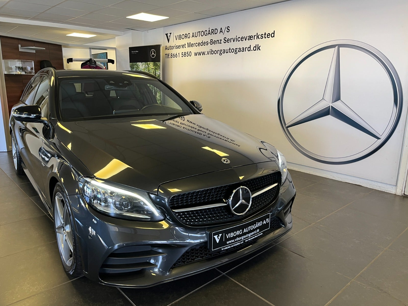 Grå Mercedes C220 d fra 2021