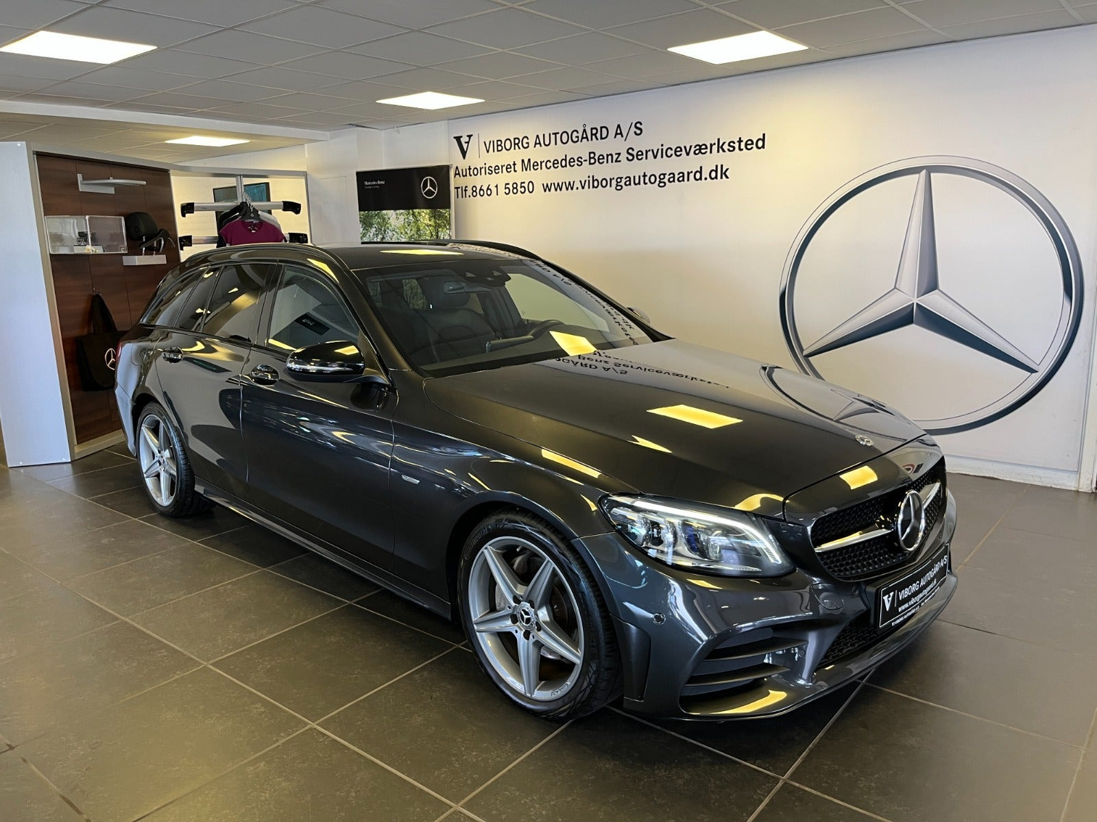 Grå Mercedes C220 d fra 2021