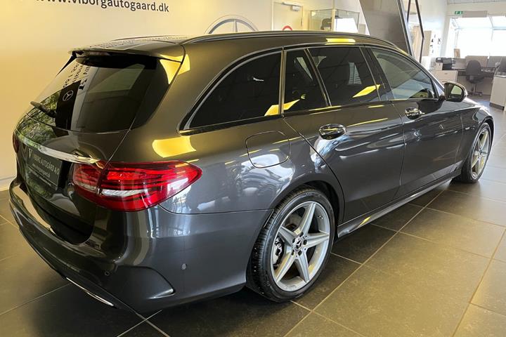 Grå Mercedes C220 d fra 2021