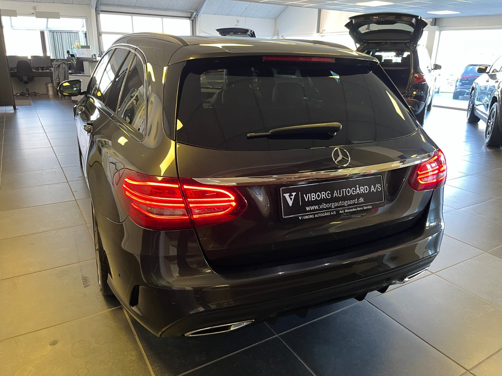 Grå Mercedes C220 d fra 2021