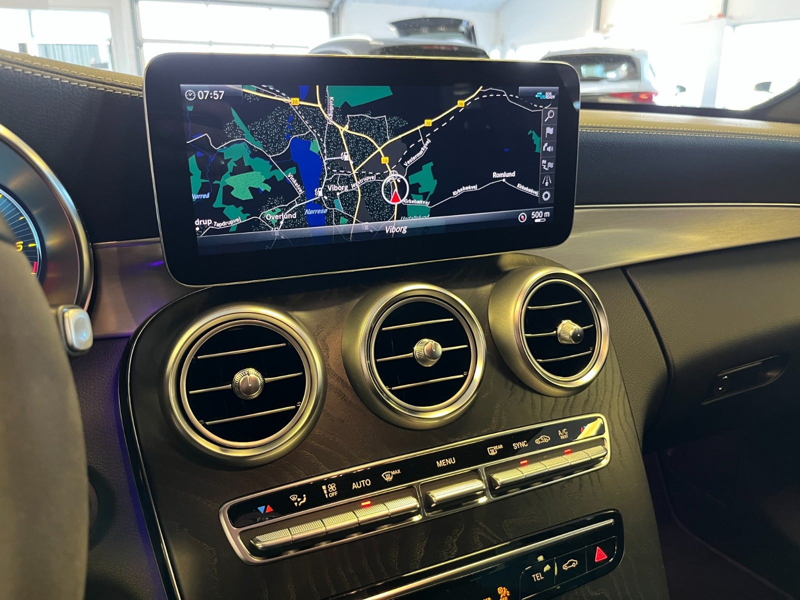 Grå Mercedes C220 d fra 2021