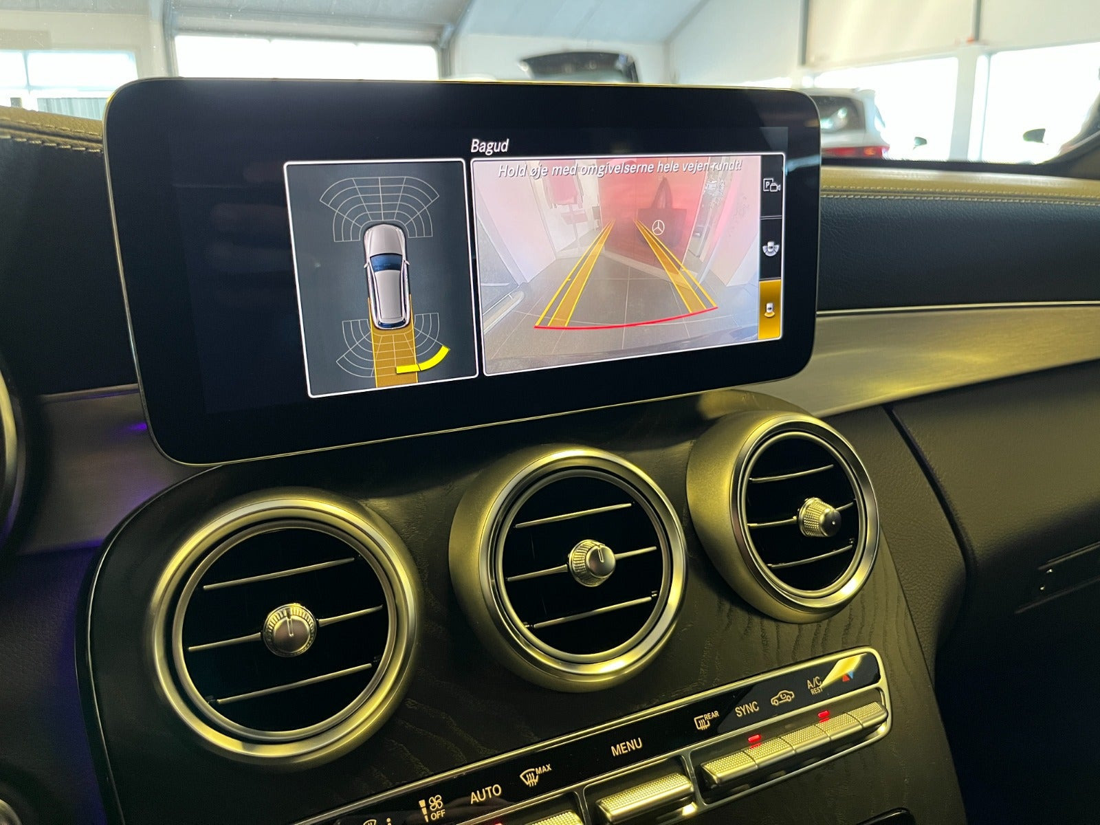 Grå Mercedes C220 d fra 2021