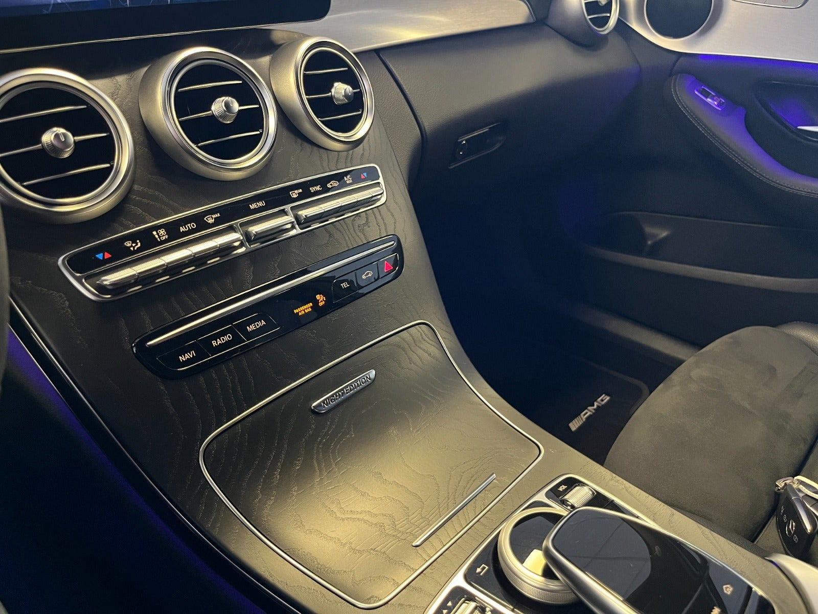 Grå Mercedes C220 d fra 2021