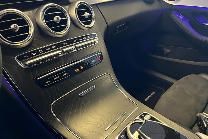 Grå Mercedes C220 d fra 2021