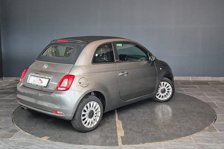 Grå Fiat 500C fra 2021