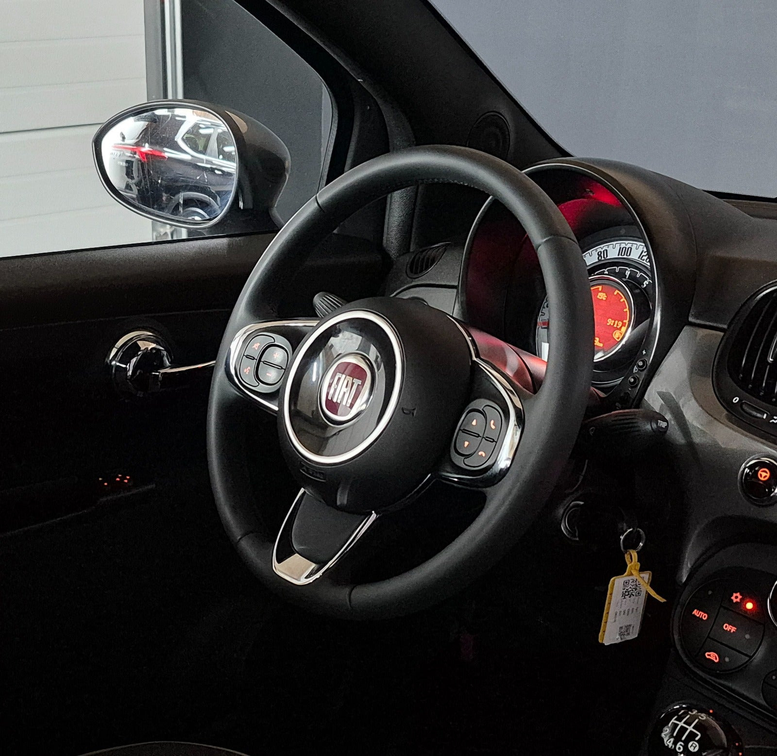 Grå Fiat 500C fra 2021