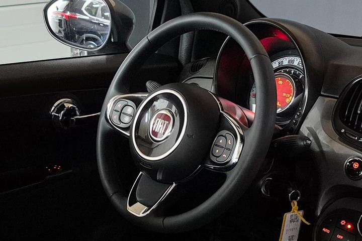 Grå Fiat 500C fra 2021