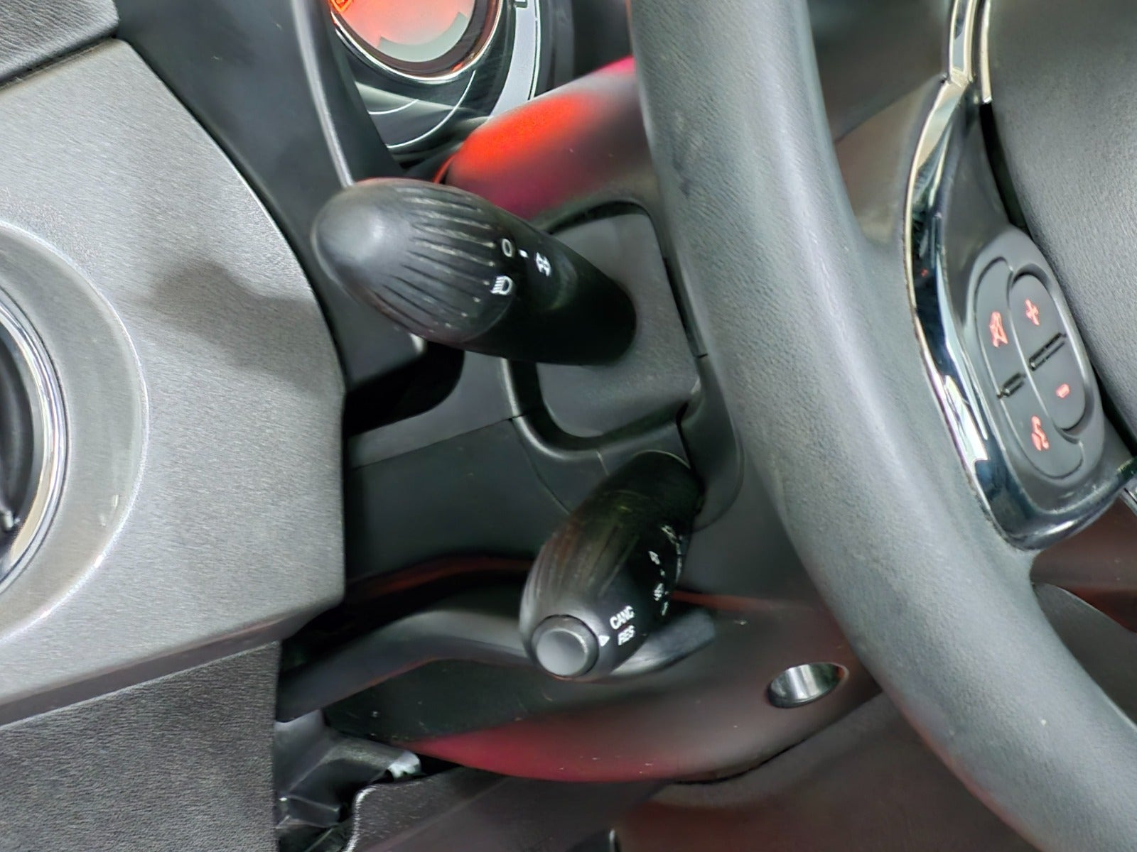 Grå Fiat 500C fra 2021