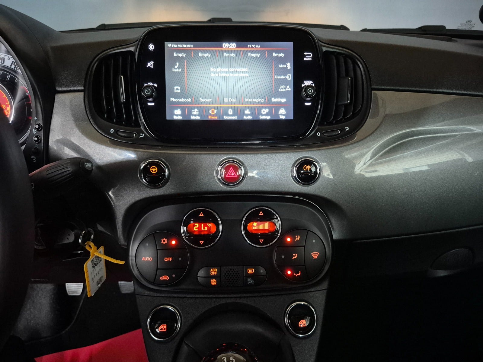Grå Fiat 500C fra 2021