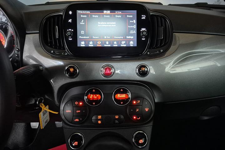 Grå Fiat 500C fra 2021