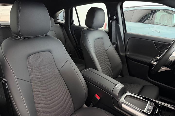 Sort Mercedes EQA250+ fra 2026