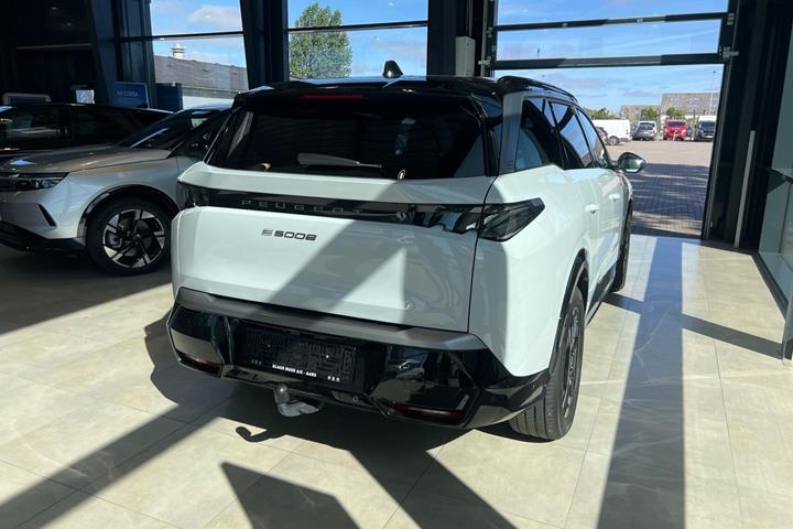 Hvid Peugeot e-5008 fra 2025