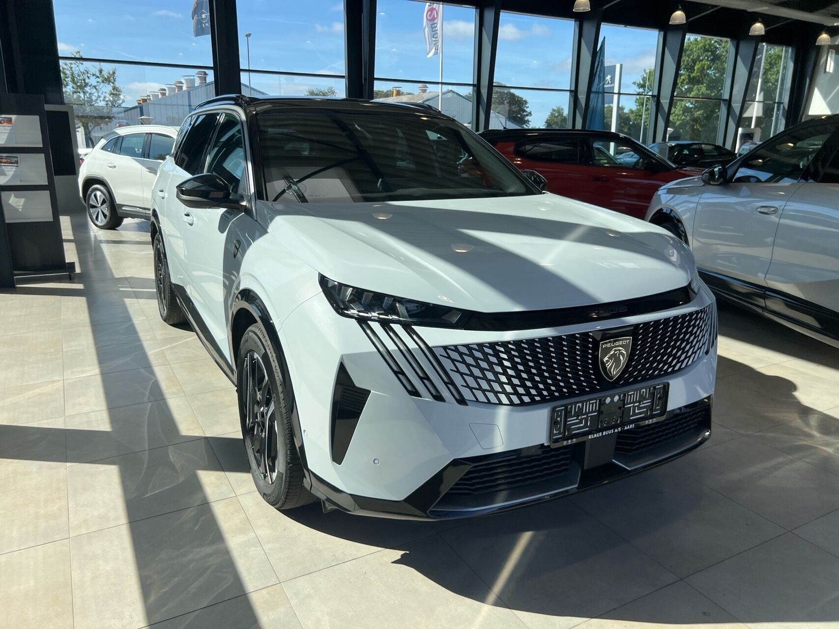 Hvid Peugeot e-5008 fra 2025