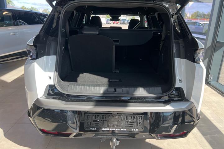 Hvid Peugeot e-5008 fra 2025