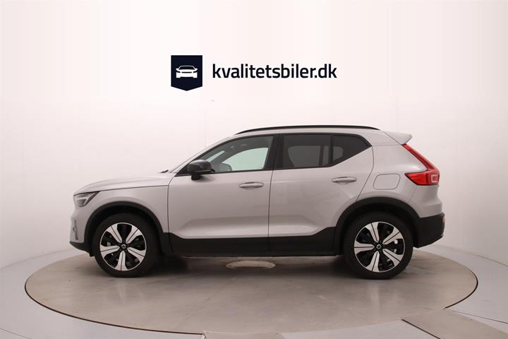 Sølv Volvo XC40 fra 2023