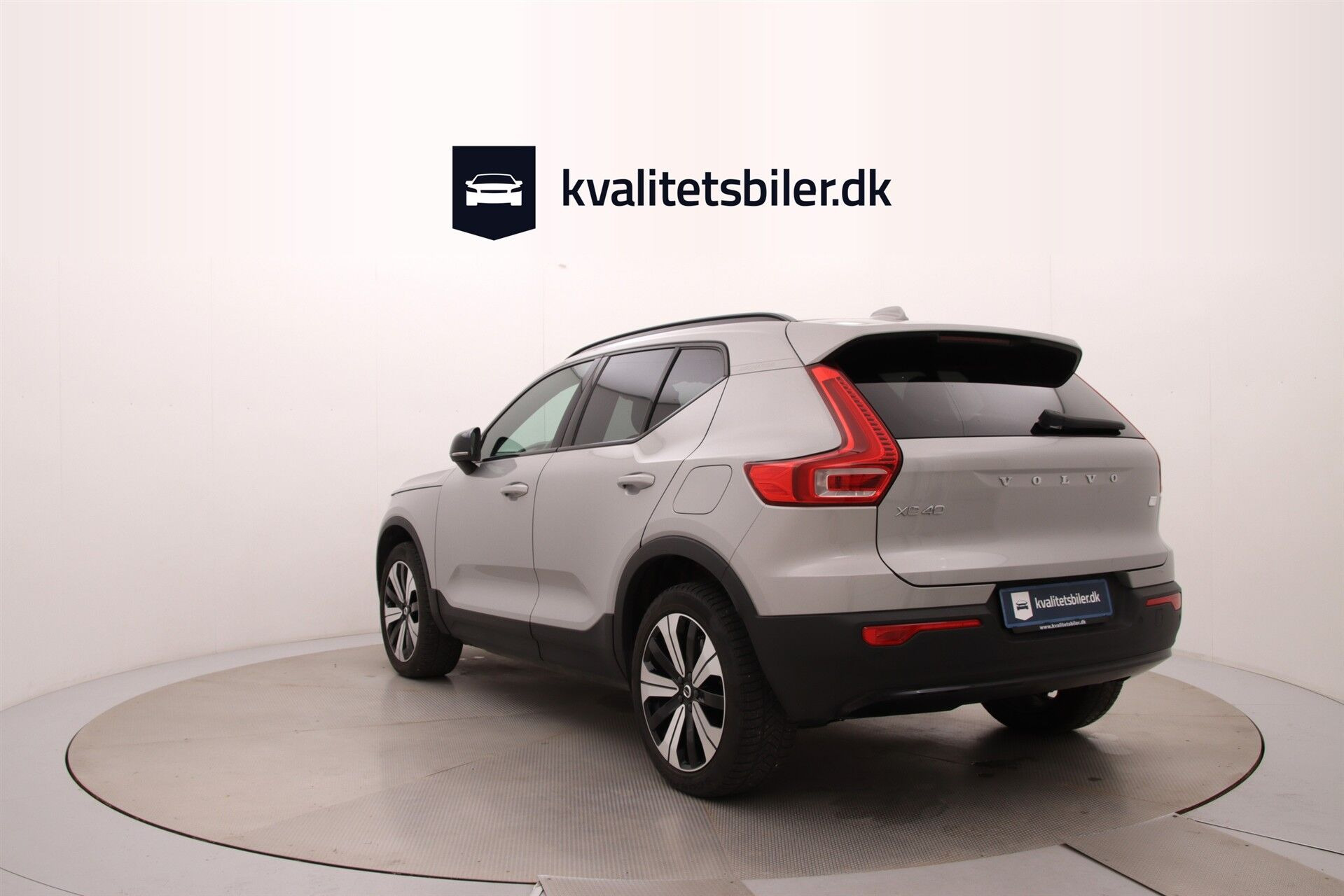 Sølv Volvo XC40 fra 2023