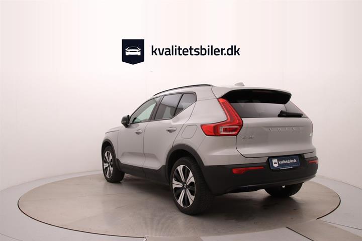 Sølv Volvo XC40 fra 2023