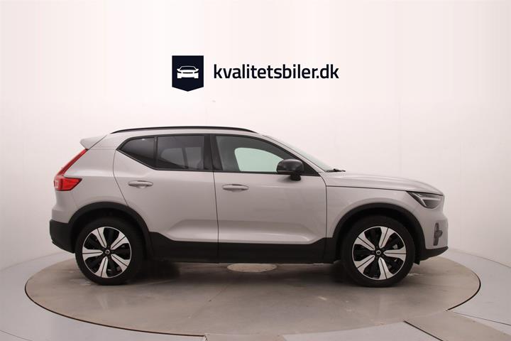 Sølv Volvo XC40 fra 2023