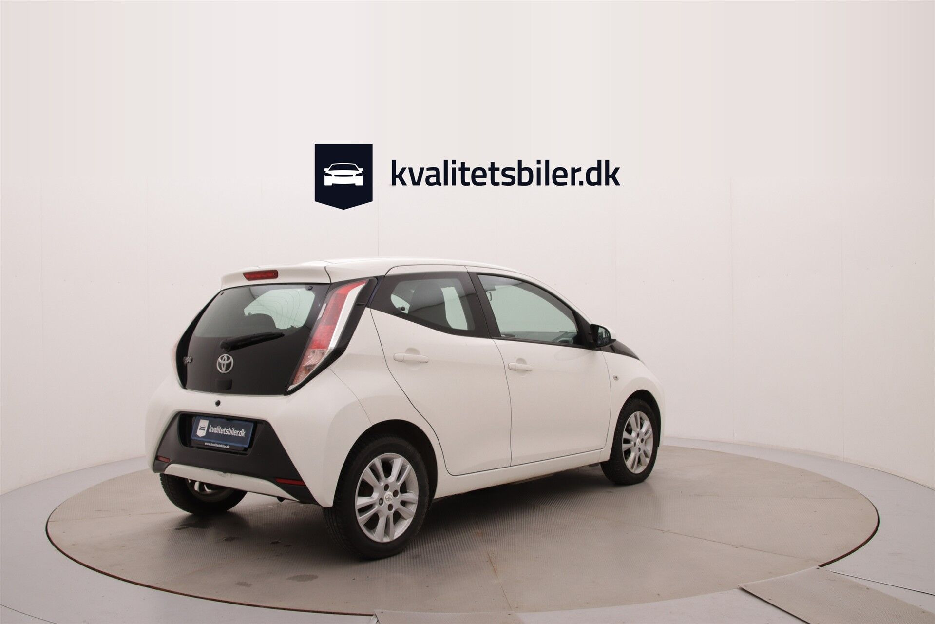 Hvid Toyota Aygo fra 2017