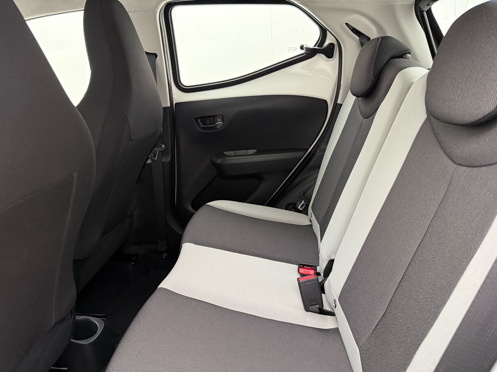 Hvid Toyota Aygo fra 2017