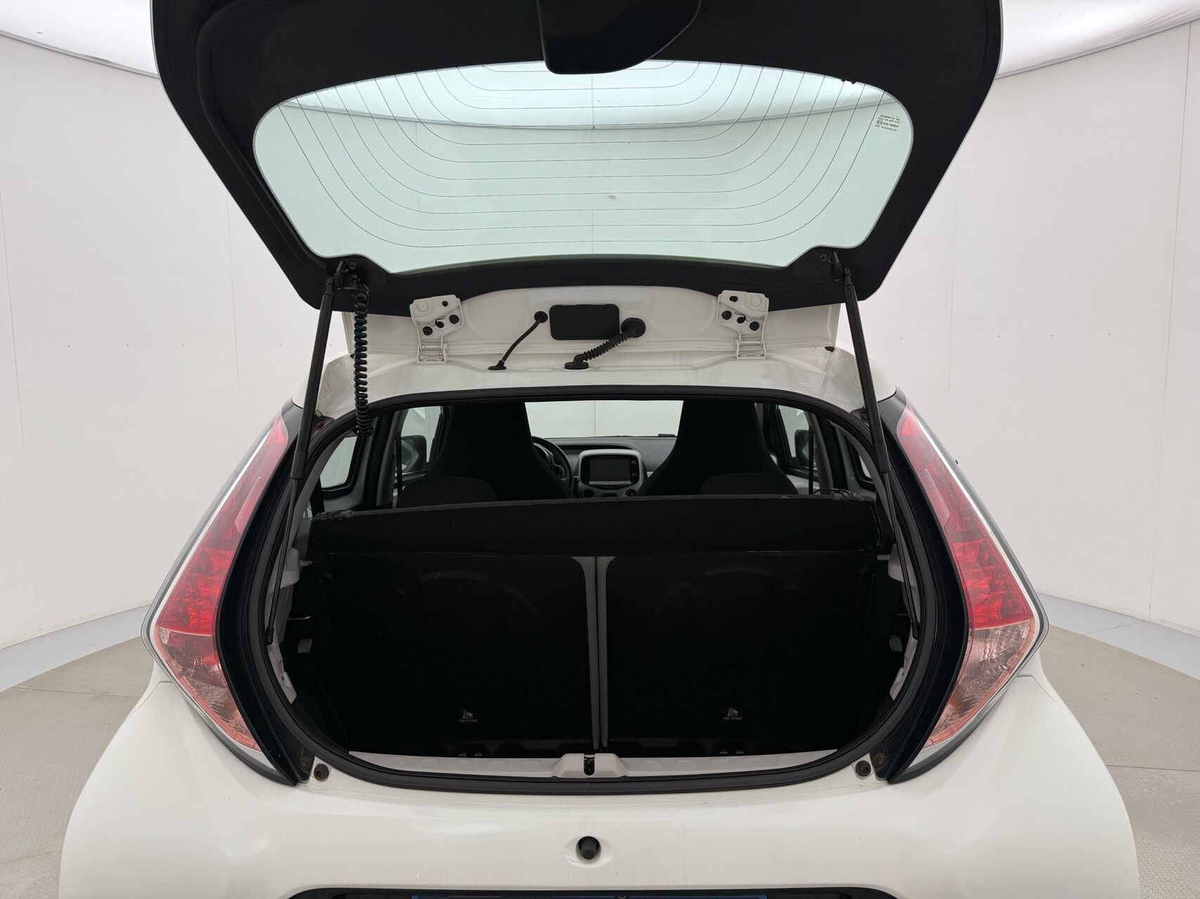 Hvid Toyota Aygo fra 2017