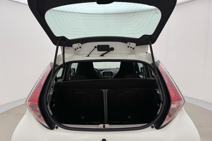 Hvid Toyota Aygo fra 2017