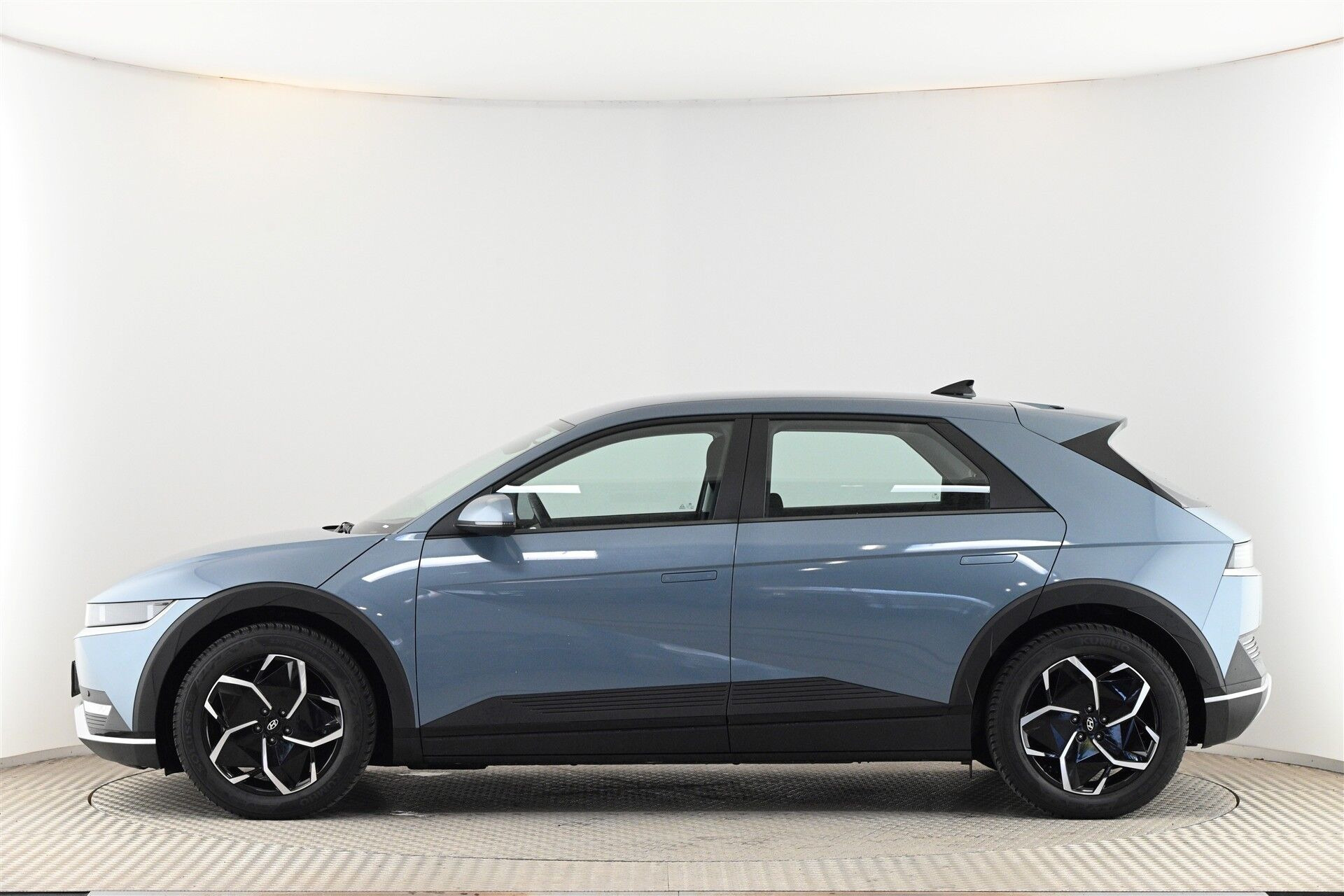 Blå Hyundai Ioniq 5 fra 2023