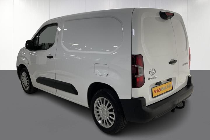 Hvid Toyota ProAce City fra 2025