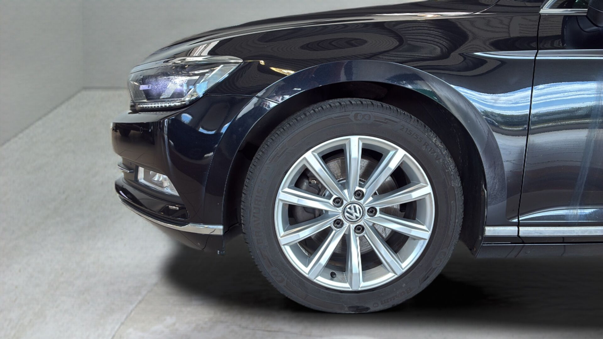 Sort VW Passat fra 2018