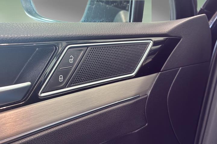 Sort VW Passat fra 2018
