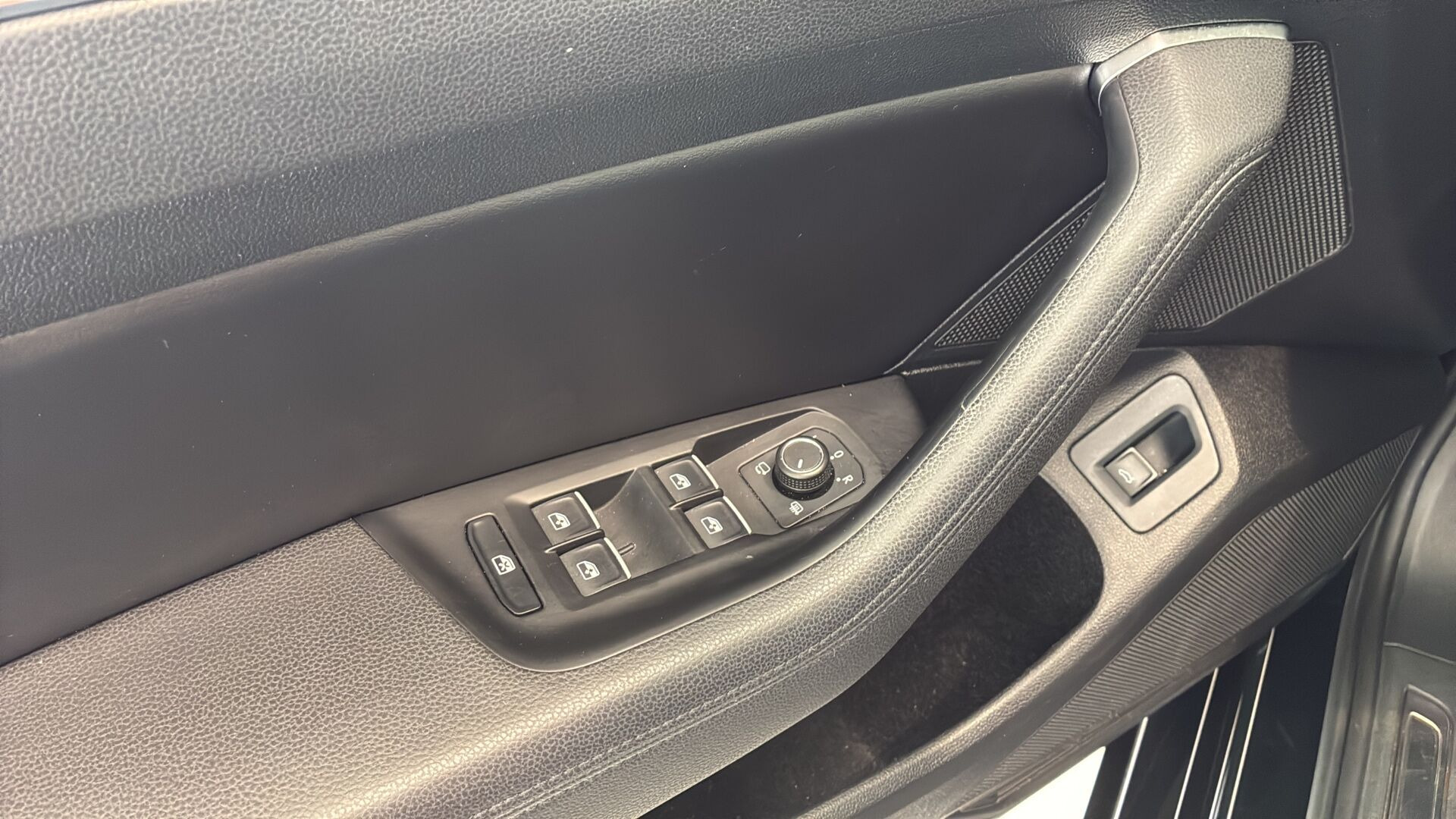 Sort VW Passat fra 2018