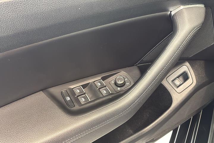 Sort VW Passat fra 2018