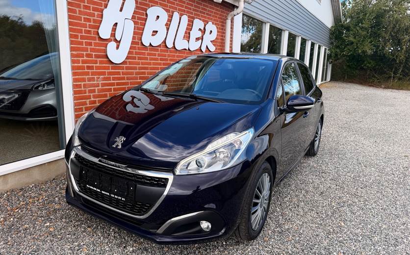 Peugeot 208 1,2 PureTech Signature Sky 82HK 5d
