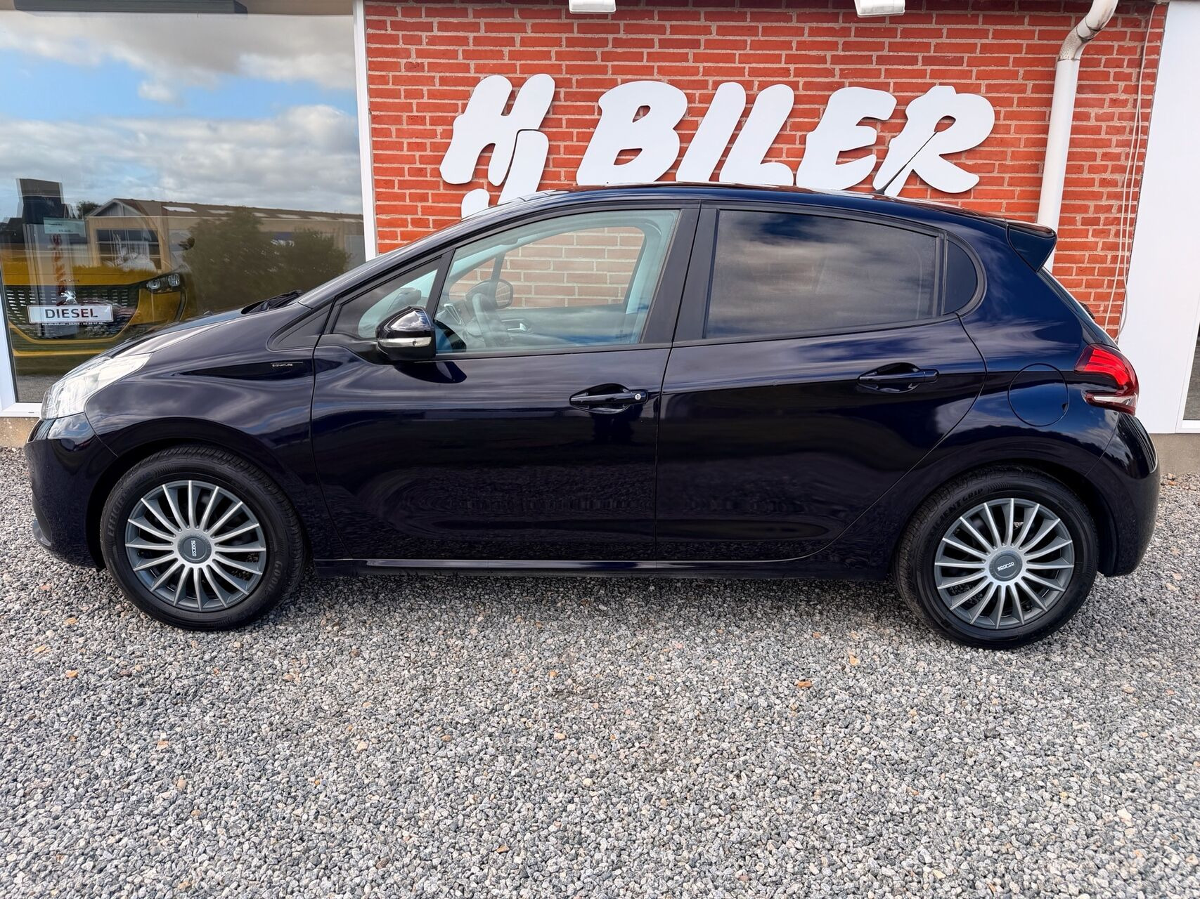 Blå Peugeot 208 fra 2018